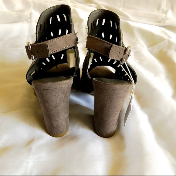 Block Heel Sandals  (NWT) - Picture 3 of 4